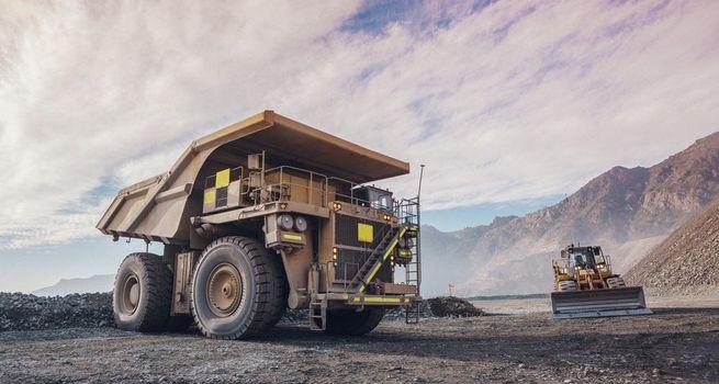 Iran Uranium Directive and Oil Inflation Push Gold Toward $4,500, Silver Below $75