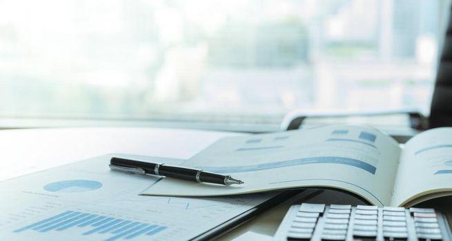 Lennar (NYSE:LEN) Shares Fall 4% After Revenue and Deliveries Miss Estimates