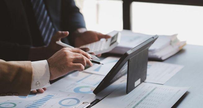 Strategist Warns Anthropic's 40-50x Revenue IPO Multiple Could Be 'Dangerous'