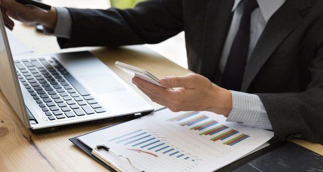 US Sector Performance Analysis: Cyclicals Regain Footing While Defensives Plunge