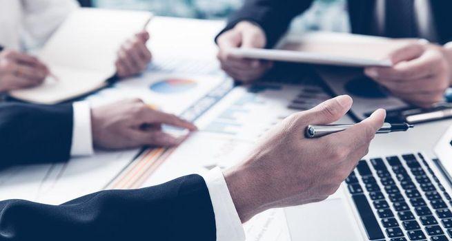 Price vs Valuation: A Subtle but Critical Market Divergence