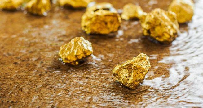 Hecla Mining (NYSE: HL) Gains 9.45% as Silver's Approach to $71 Lifts Primary Silver Producer Alongside Gold Miners