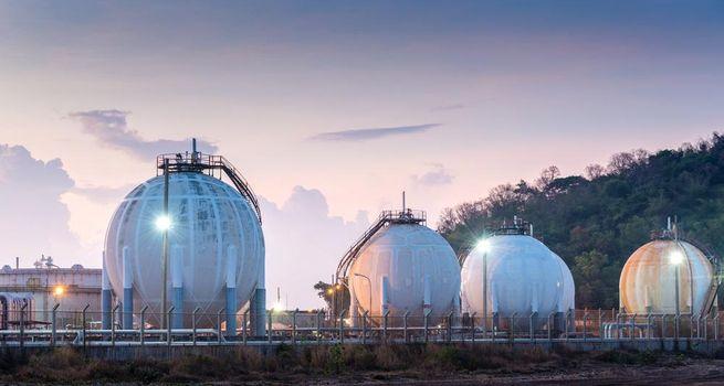 US Natural Gas Futures Surge 4% as Tight Storage Build Signals Tighter Supply Outlook