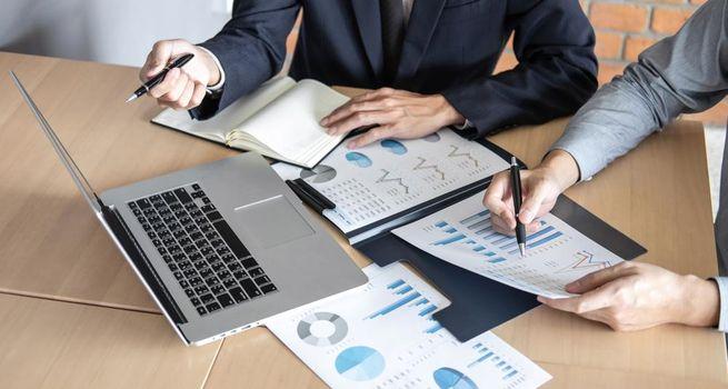 MSC Industrial (NYSE:MSM) Sinks Even as Its Quarter Beats Estimates