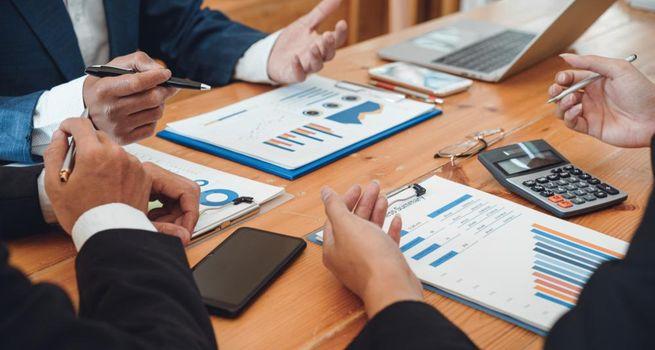Astera Labs (NASDAQ:ALAB) Surges 10% as AI Connectivity Rebound Builds Ahead of November 3 Earnings