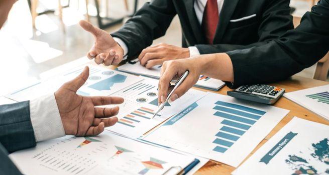 Oxford Industries (NYSE:OXM) Dividend Stock Trades Ex-Dividend After Tariff Refund Lifts Earnings