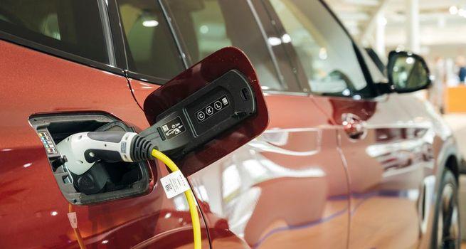 Rivian Stock Surges Nearly 30% as Affordable Electric SUV Boosts EV Delivery Outlook