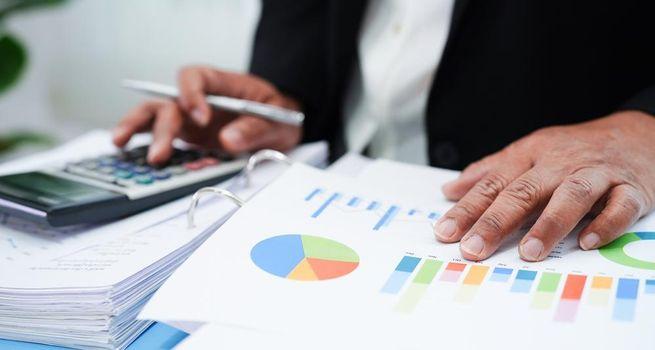 Caterpillar Stock (NYSE:CAT): Can a Record Backlog Keep the Growth Cycle Running?