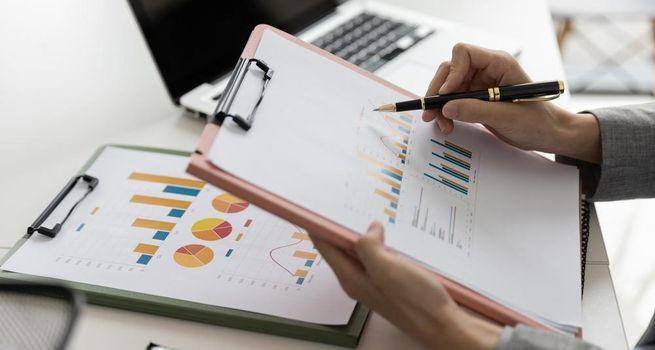 Why Circle Internet Group (NYSE:CRCL) Slips Pre-Market as It Freezes 800 Million USDC Tied to Binance Hack