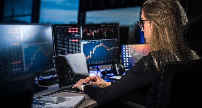 Western Digital’s Sandisk Unit Surges 4400% on AI Boom, Analysts Urge Profit-Taking