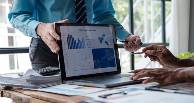Strategy (NASDAQ: MSTR) Preferred Stock Plunges Below Par as Bitcoin-Linked Dividend Concerns Mount