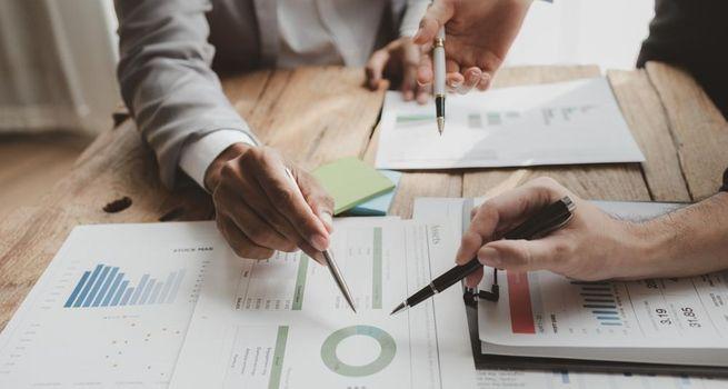 Why Did Albertsons (NYSE:ACI) Fall 2.5% Despite an Earnings Beat?