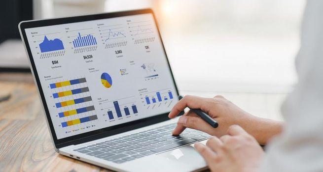 Why Figma (NYSE: FIG) Stock Fell 10%: Analyst Downgrades, Insider Selling, and AI Concerns Pressure Shares