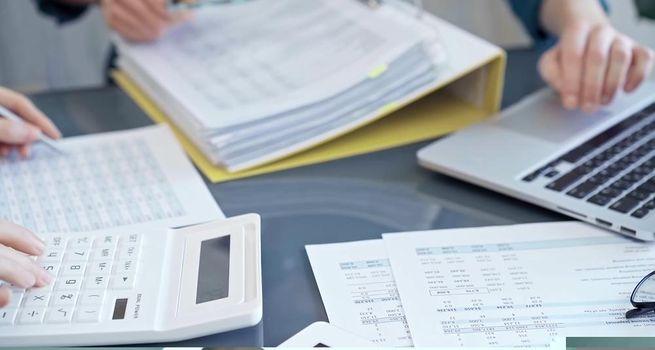 Why US Banking Keeps Wells Fargo (NYSE:WFC) Stock in Focus