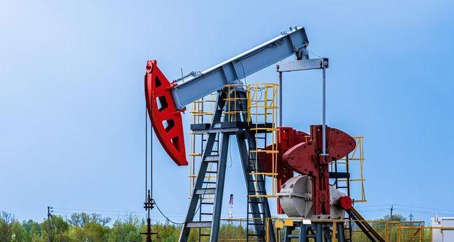 Goldman Sachs Warns EV Surge Could Trim Global Oil Demand by Up to 320,000 Barrels Daily by Late 2027