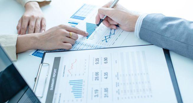 Viking Holdings (NYSE:VIK) Drifts Lower Alongside Cruise Peers