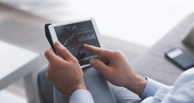 Top 5 Stocks Under Financial Pressure Today: Getty Images (OTC:GETY), Karyopharm (NASDAQ:KPTI) and More