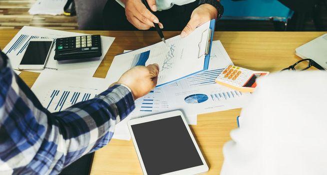 Why NextEra Energy (NYSE:NEE) Jumped on the Dow Utilities Average: Top-of-Range Guidance and Wind Relief