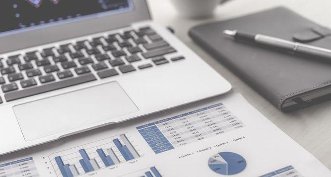 Texas Roadhouse (NASDAQ:TXRH) Stock Draws Trading Attention: Second Quarter 2026 Results, Share Repurchases and Capital Spending Plans