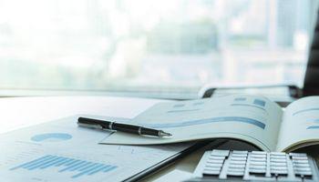 Lennar (NYSE:LEN) Shares Fall 4% After Revenue and Deliveries Miss Estimates