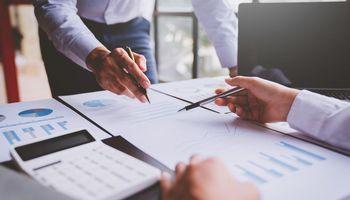 Why Did Glaukos (NYSE:GKOS), ADT (NYSE:ADT) and Crocs (NASDAQ:CROX) Soar 25% to 34% While Sprouts (NASDAQ:SFM) Plunged as Much as 22.6%?