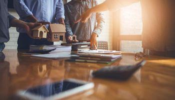 Realty Income Affiliate Prices $400M in 5.375% Senior Notes Due 2036 via Wells Fargo, BofA