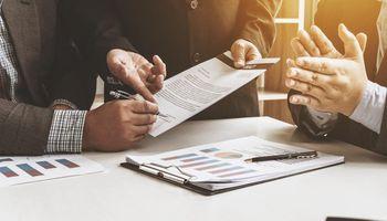Why FactSet (NYSE:FDS) Stock Fell 5% as Data Valuation Risk Repriced
