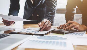 Jefferies (NYSE:JEF) Falls 9% as Financial Stocks Hit a Sudden Rough Patch