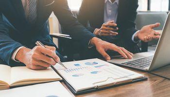 Can Wheaton Precious Metals Benefit From Record Gold and Silver Prices Without Traditional Mining Risks?