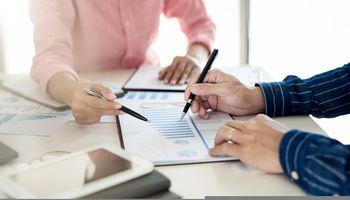 Kohl's (NYSE:KSS) Stock: Analyst Upgrade Draws Buyers Ahead of the Holidays