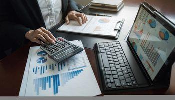 Chewy Q1 Earnings: Can (NYSE:CHWY) Protect Growth as Pet Spending Slows?