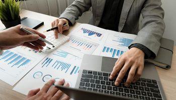 Asbury Automotive Group (NYSE: ABG) Stock at 2.69 Relative Volume: Third Quarter EPS of $5.84 Per Diluted Share and Net Income of $105 Million