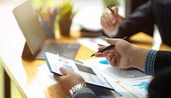 General Motors (NYSE:GM) Jumps 6% on Move to Nasdaq and Possible Nasdaq-100 Eligibility