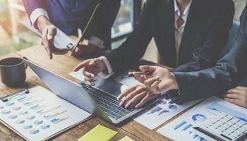 Xcel Energy (NASDAQ:XEL) Climbs as Utilities Rally and Third-Quarter Earnings Beat Forecasts