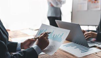Why Applied Optoelectronics (NASDAQ: AAOI) Stock Fell 4% as Valuation Concerns and Insider Selling Pressure Shares