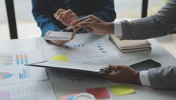 SPAC Merger Volatility Explained: Why Post-SPAC Stocks Like Factorial Energy (NASDAQ: FAC) Often Sell Off After Debut