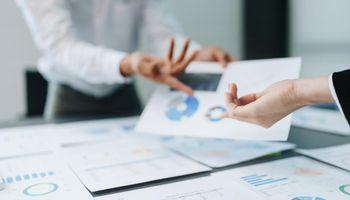 Asbury Automotive (NYSE:ABG) Net Income Falls 29% as New Vehicle Revenue Drops 9%