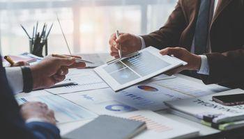 Broadcom (NASDAQ: AVGO) Stock Falls Despite Record AI Revenue: Why Wall Street Still Sees Long-Term Upside