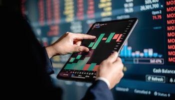 US Sector Performance Analysis: Financials Lead Defensive Rotation as Technology Suffers Sharp Pullback
