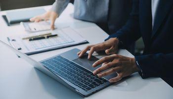 Why Is a Fed Hold Priced at 93% Today for IEF (NASDAQ:IEF)?