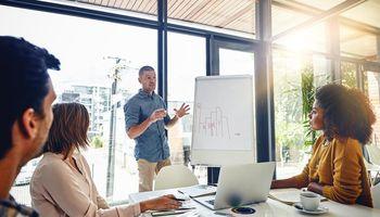 Can Alliant Energy (NASDAQ:LNT) Turn 3.4 Gigawatts of Data Center Demand Into a $15.9 Billion Build-Out?