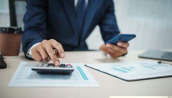 Churchill Downs (NASDAQ:CHDN) Jumps on Record Quarter, Dividend Hike and Big Buyback