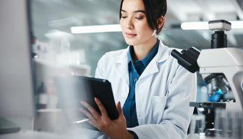 EyePoint Pharmaceuticals (NASDAQ: EYPT) Cash Runway Extends to Q4 2027, Covering Key Phase III Milestones