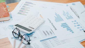 LPL Financial Holdings (NASDAQ:LPLA) Tumbles as Revenue Misses the Mark