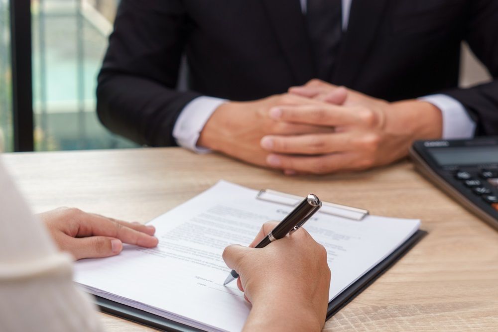 Give These Financials Stocks a Miss – SCHW, CNOB
