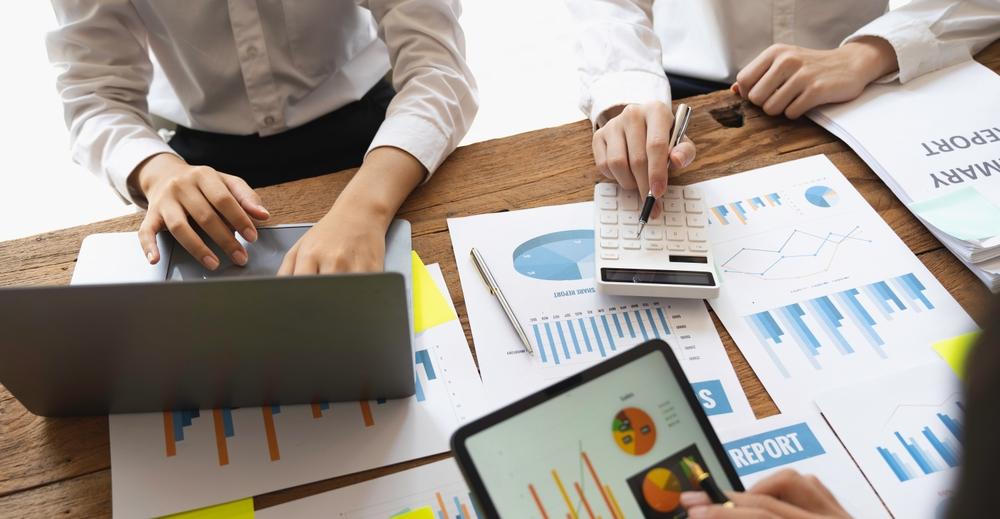 IREN Limted: High Infrastructure Spending and Earnings Volatility Weigh on Outlook