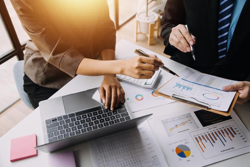 One NYSE- Listed Auto & Truck Manufacturer Company Breaks Key Support- RACE
