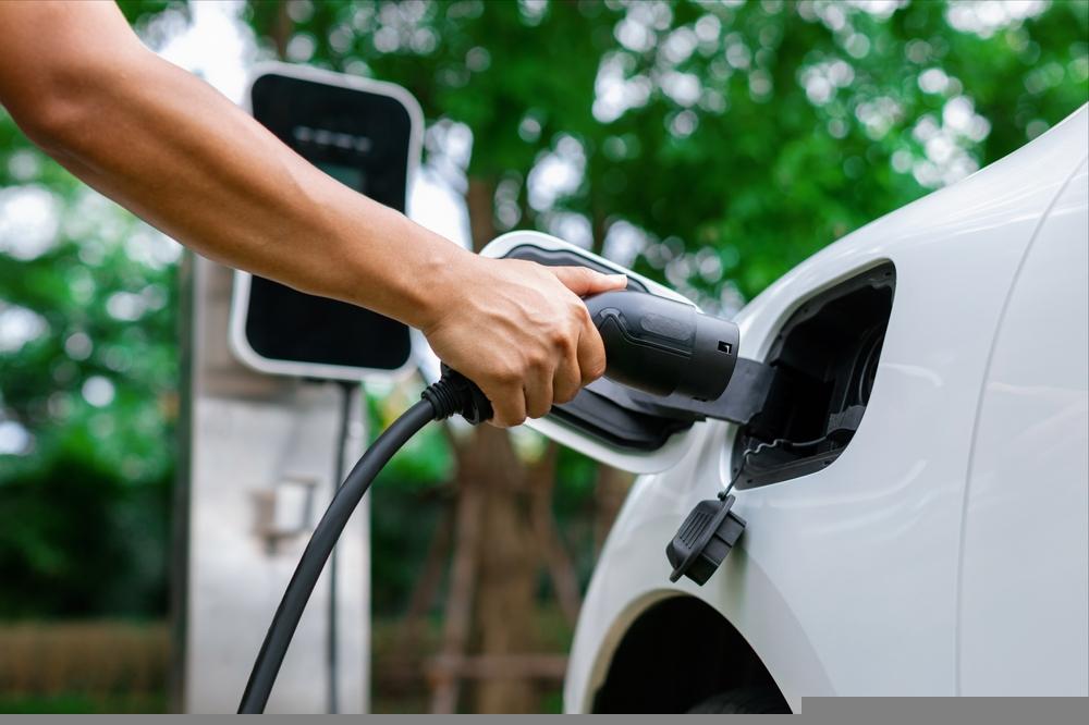 One NASDAQ - Listed Automobile Stock at Resistance Level – RIVN